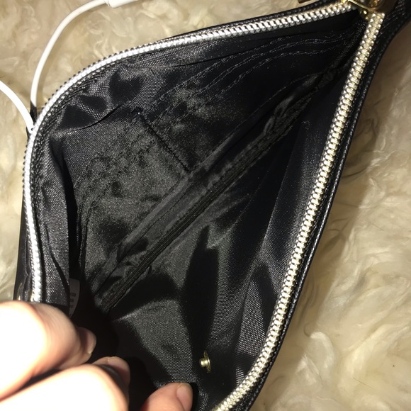 ❣️ SALE ❣️ Liz Claiborne wristlet - Picture 4 of 4